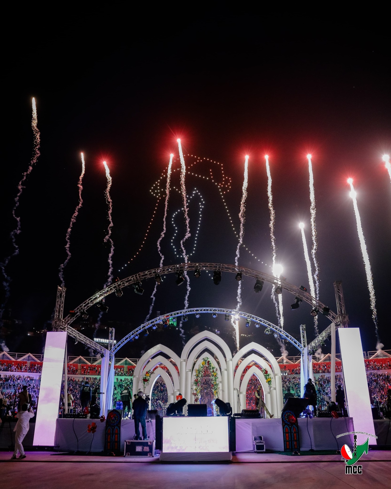 ANTSAM-PIDERANA HO AN' NY FIRENENA