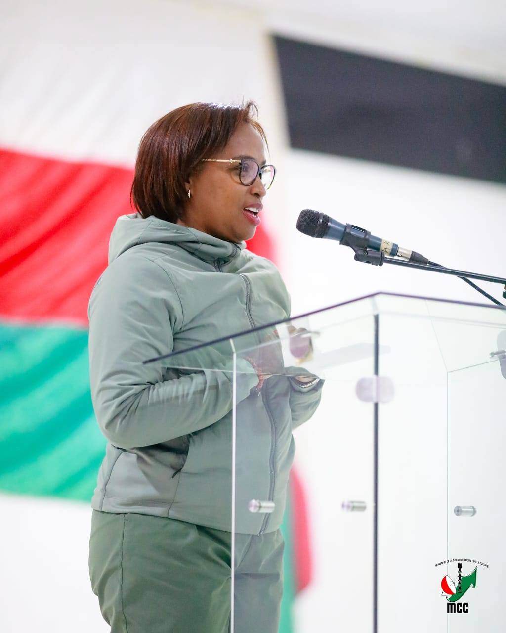 TAORIAN' NY NIAINGANY TEO MAUSOLEE, FASAN' NY MAHERY FO AVARATR' AMBOHITSAINA, ANTANANARIVO, NIJANONA TAO ANTSIRABE NY KABESON' NY AMPANJAKA TOERA SY IREO MIARAMILA ROALAHY NIARAKA TAMINY