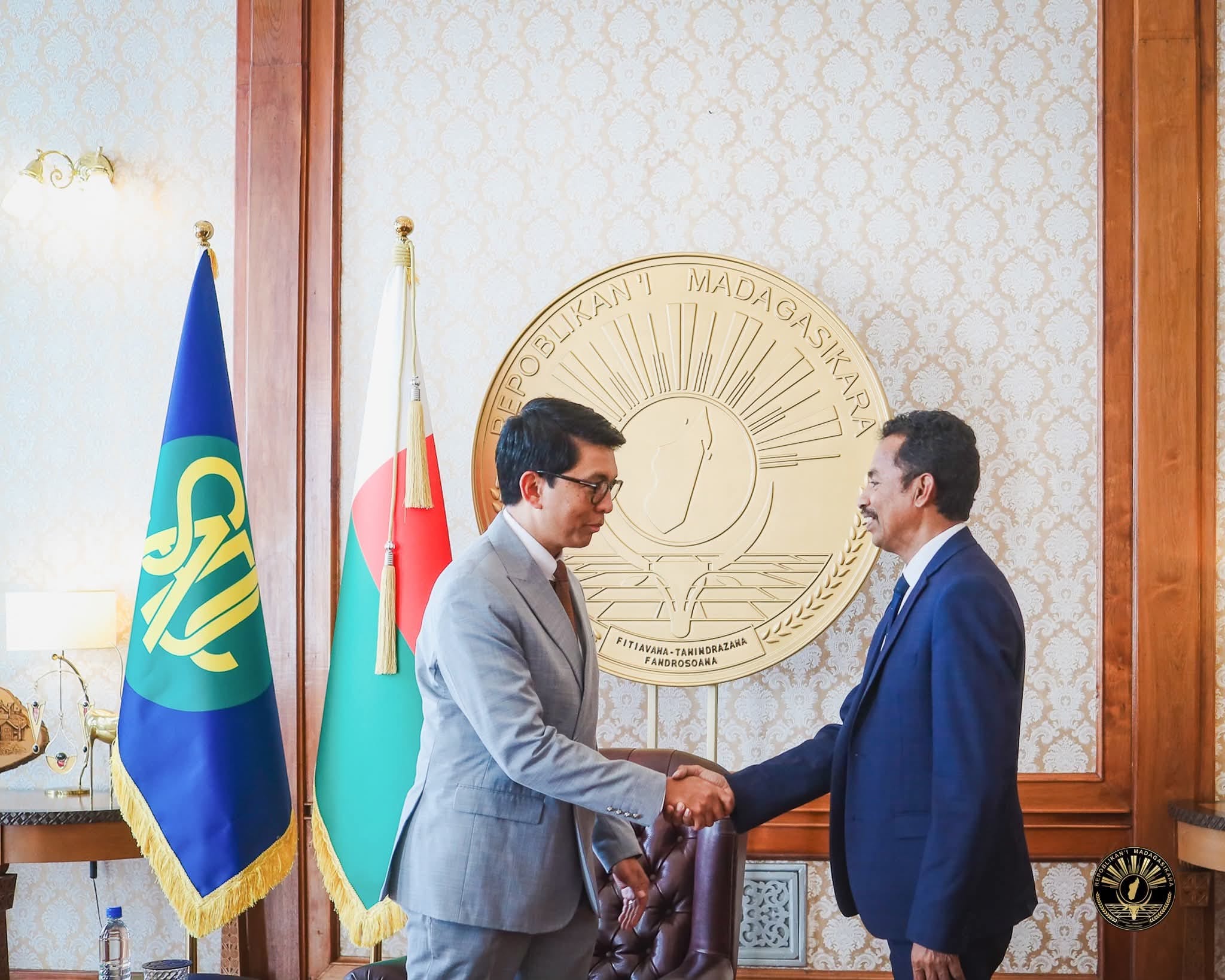 NANDRAY IREO FILOHAM-PIANGONANA TENY AMIN' NY LAPAM-PANJAKANA IAVOLOHA, NY FILOHAM-PIRENENA ANDRY RAJOELINA