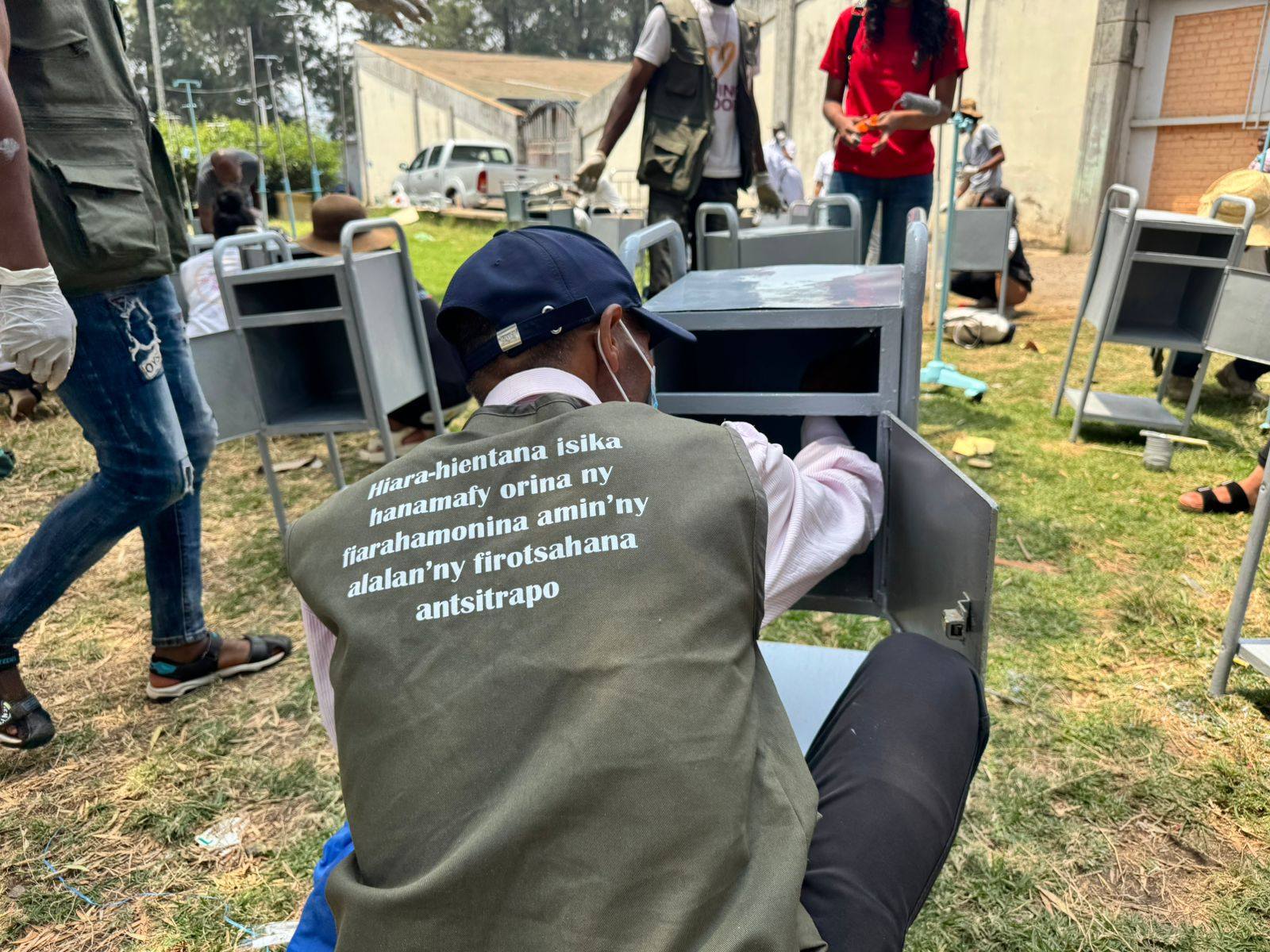 FIARAHA-MIASA SY FIARAHA-MIENTANA HO AMIN' NY FANAVAOZANA