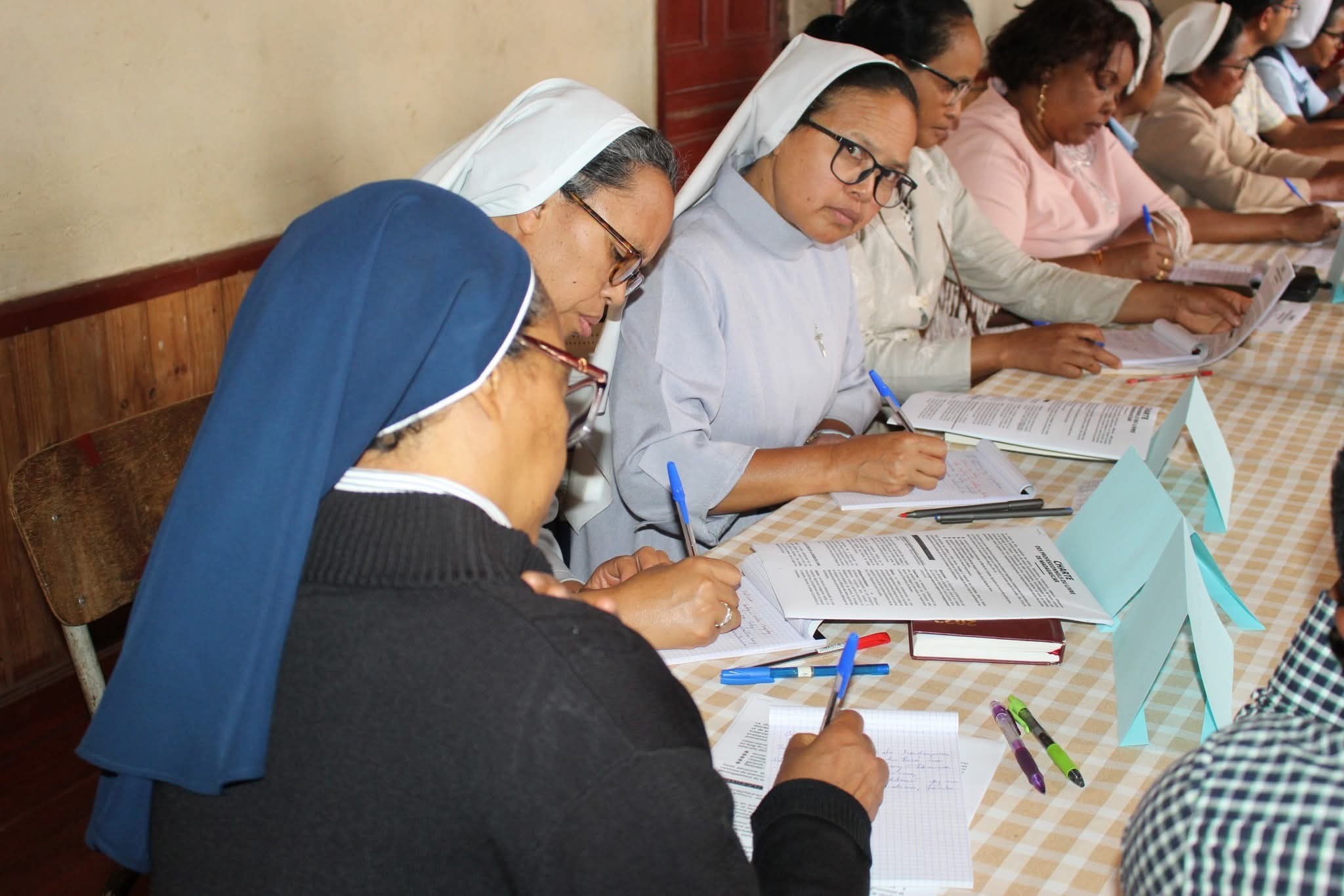 FAMPIOFANANA SY FIZARANA TRAIKEFA NIARAHANA TAMIN' NY VAOMIERAN' NY EVEKA HO AN' NY FIFANDRAISAN' NY MPIARA-BELONA-MADAGASIKARA (EKAR)