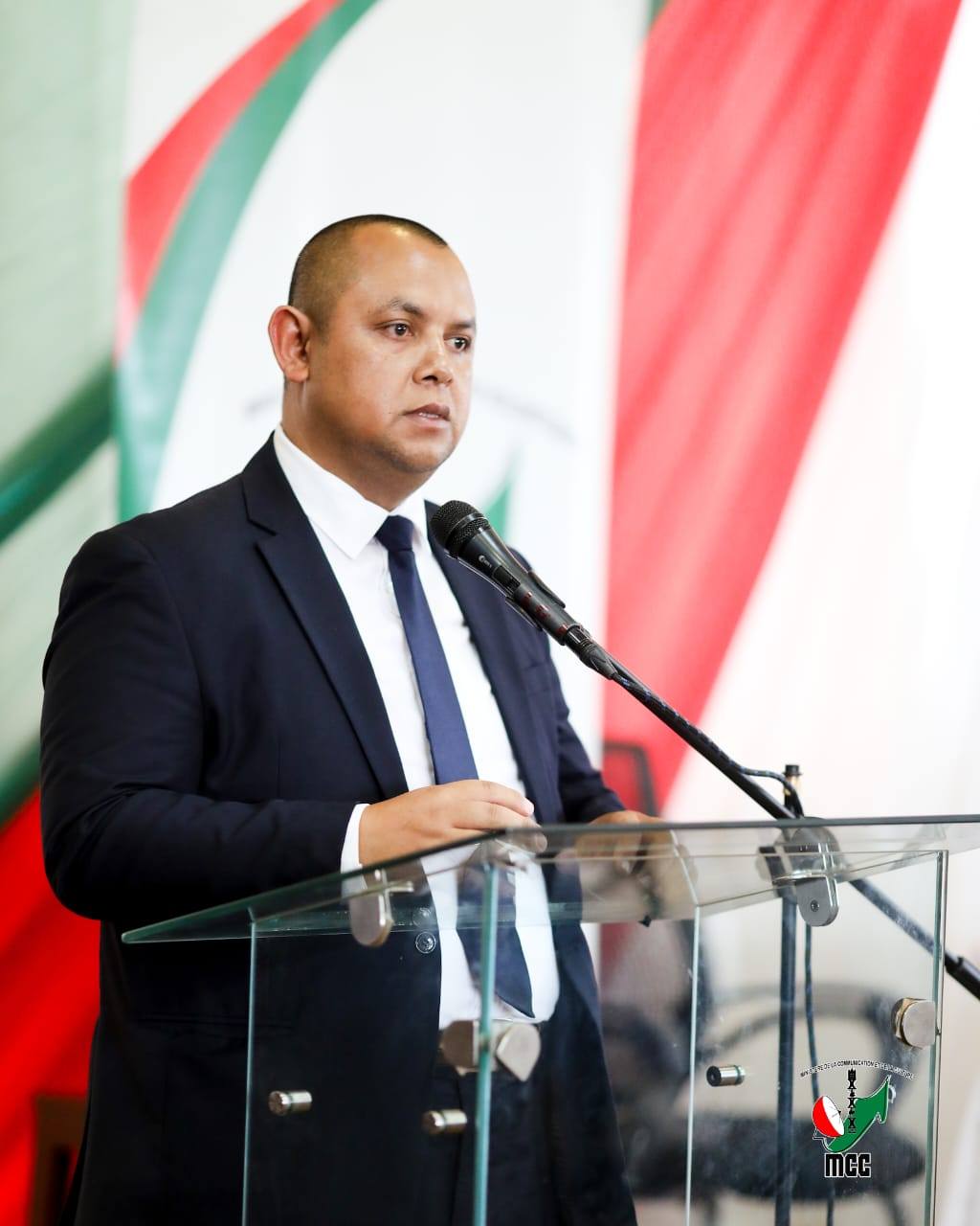 NANDRAY NY ASANY NANOMBOKA ANDROANY NY SEKRETETA JENERALY VAOVAO EO ANOVON' NY MINISTERAN' NY SERASERA SY NY KOLONTSAINA RASOLOFOARIJAONA MIARY