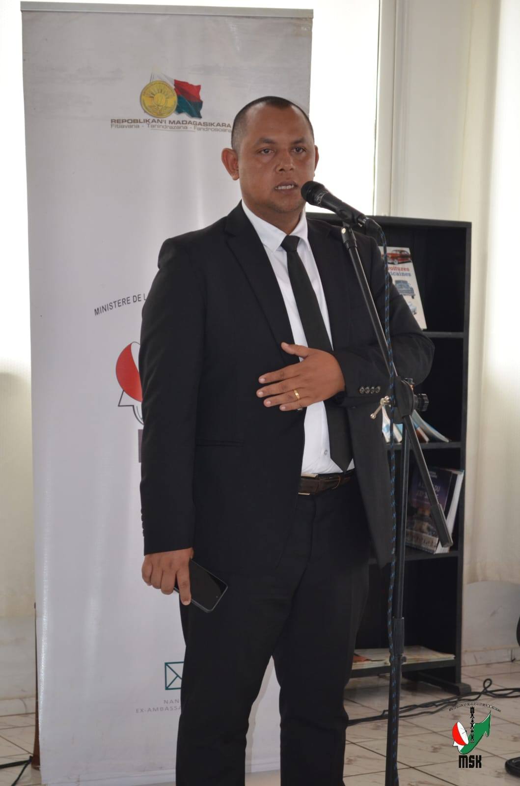 TOMPON' ANDRAIKITRA AMBONY MAROMARO EO ANIVON' NY MINISTERAN' NT SERASERA SY NY KOLONTSAINA NO NANDRAY NY ASANY ANDROANY ALAROBIA 10 DESAMBRA 2025 TAORIAN' NY NAHAVOATENDRY AZY IREO NANDRITRA NY FILAN-KEVITRY NY MINISITRA NY ALATSINAINY 08 DESAMBRA 2025 L