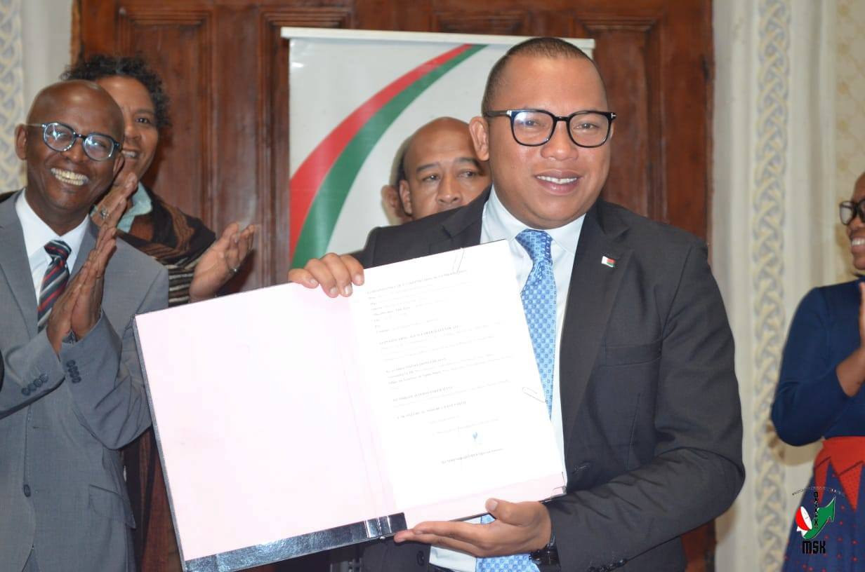 NOSONIAVIN'NY MINISITRAGASCAR FENOSOA ANDROANY NY FANGATAHANA OFOSIALY HAMPIDIRANA NY MISIONA KATOLIKA AMBODIFOTATRA - SAINTE MARIE HO ISAN'NY HAREMBAKOKA IRAISAN'IZAO TONTOLO IZAO