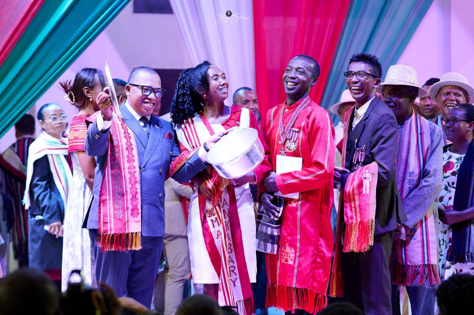 HANAO ADISISIKA HAHAZOAN' NY MPIKABARY MALAGASY MARI-PAHAIZANA ARA-PANJAKANA MISY TOMBOKASE MENA NY MINISITRA GASCAR FENOSOA