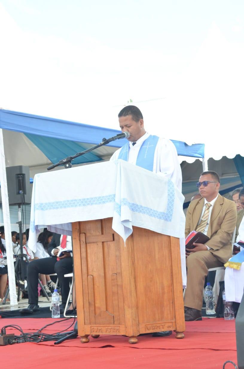 NAMPITA MIVANTANA NY FANOMPOAM-PIVAVAHANA TENY ANTSONJOMBE NY TELEVIZIONA FAHAZAVANA AN' NY FIANGONANA FJKM