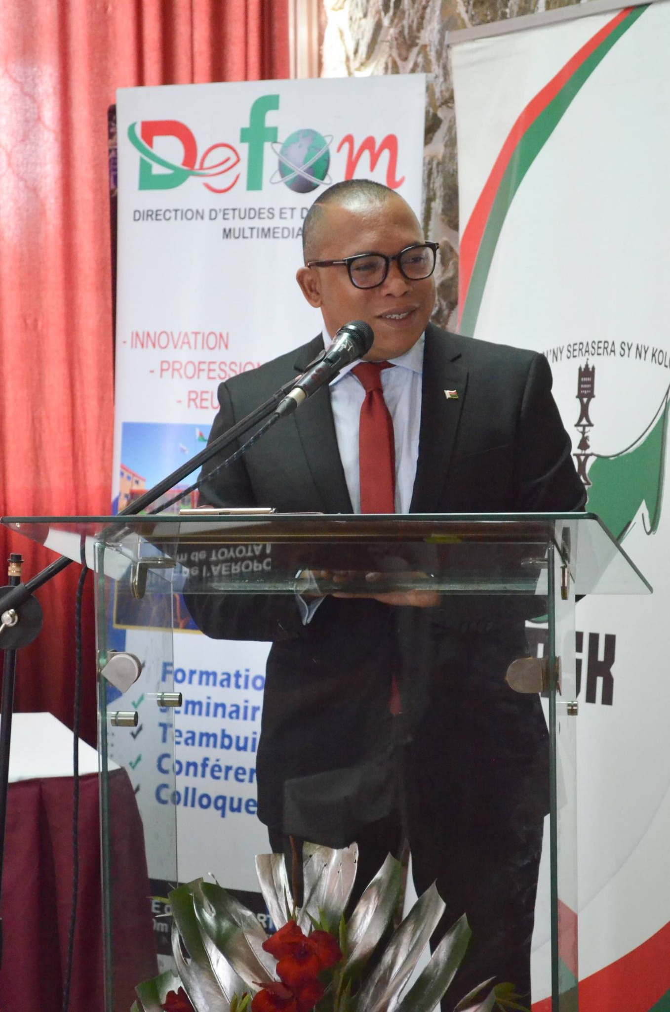 HIROSO AMIN' NY FANOFANANA SY FANAMAFISANA FAHAIZA-MANAO HO AN' NY MPANAO GAZETY NY MINISTERAN' NY SERASERA SY NY KOLONTSAINA