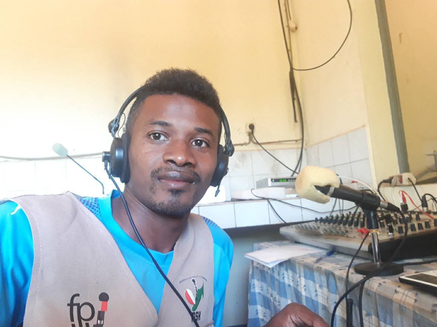 NIARA-NANAMARIKA NY ANDRO MANERAN-TANY HO AN' NY RADIO IREO ONJAMPEO MARO MANERANA NY NOSY