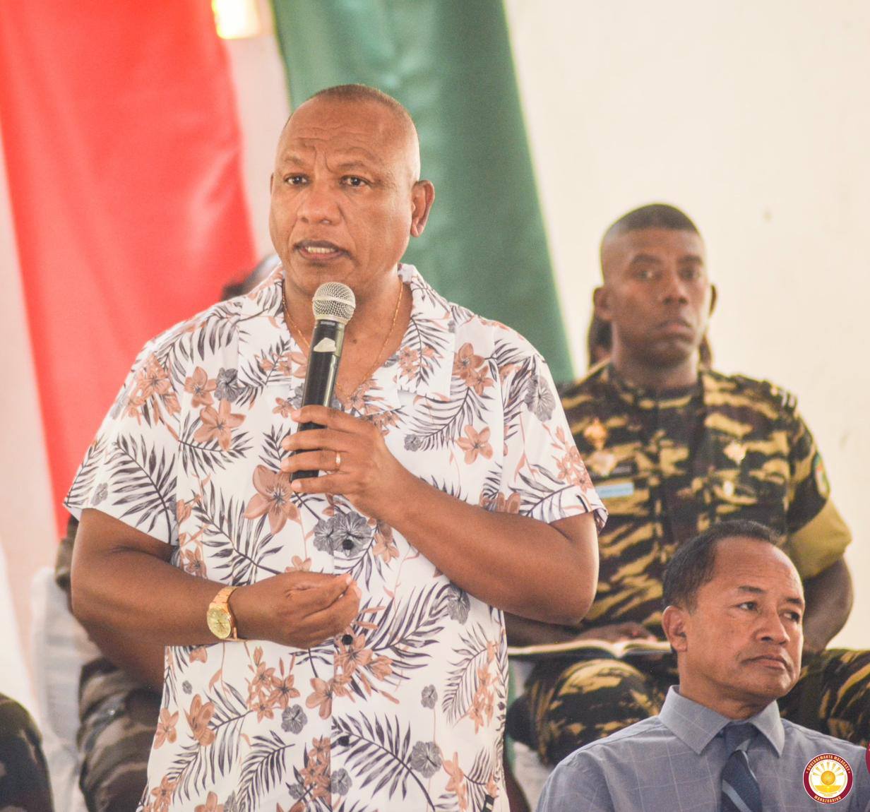 BASE TOLIARA VONONA HIFANOME TANANA NY RAY AMAN-DRENY SY NY MPANAO POLITIKA ATY AN-TOERANA HO AN' IO TETIKASA IO