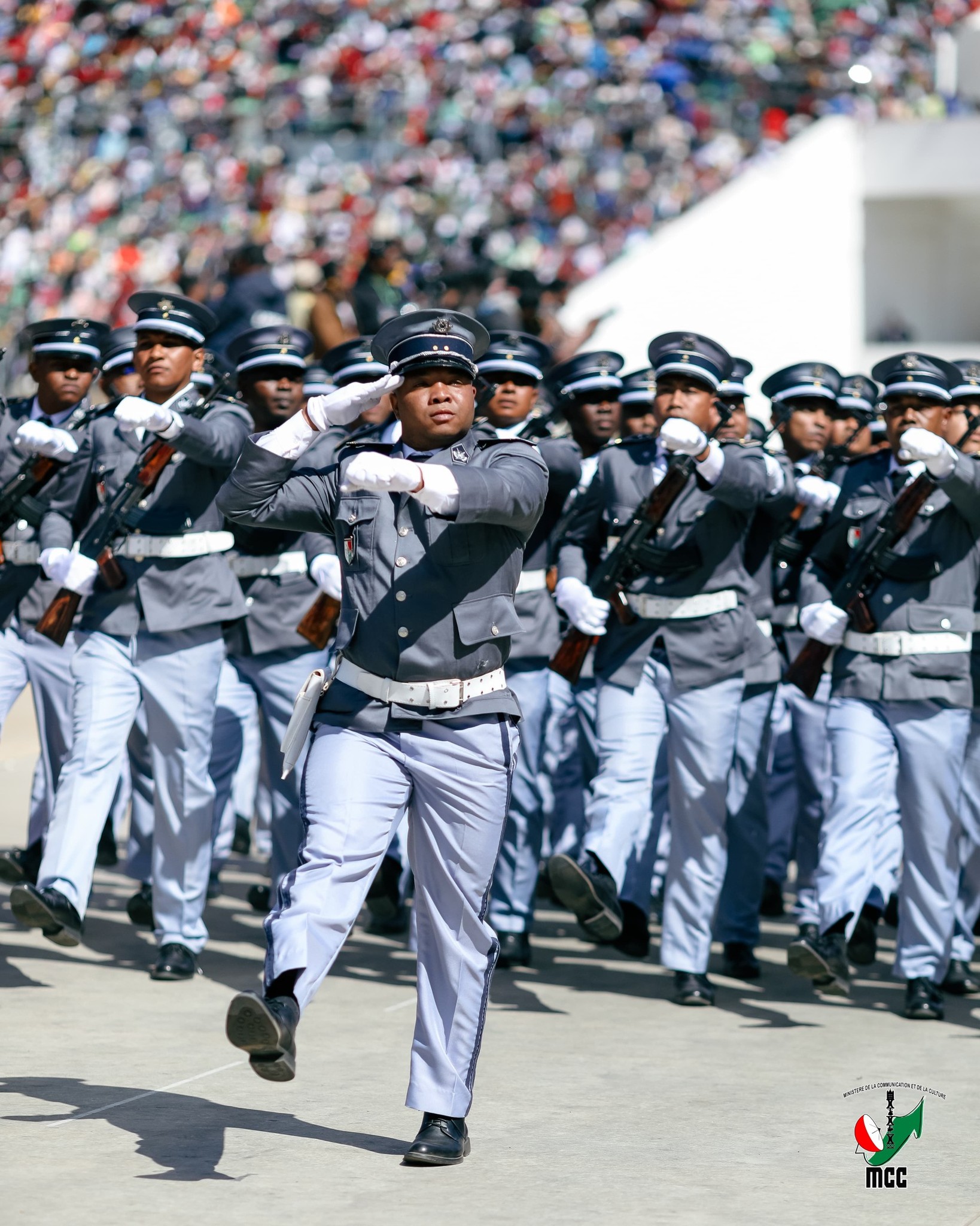 " KOA AOKA NY FILAMATRY NY REPOBLIKAN' I MADAGASIKARA HIREDONA MAFY AO AM-PONAREO TSIRAIRAY AVY "