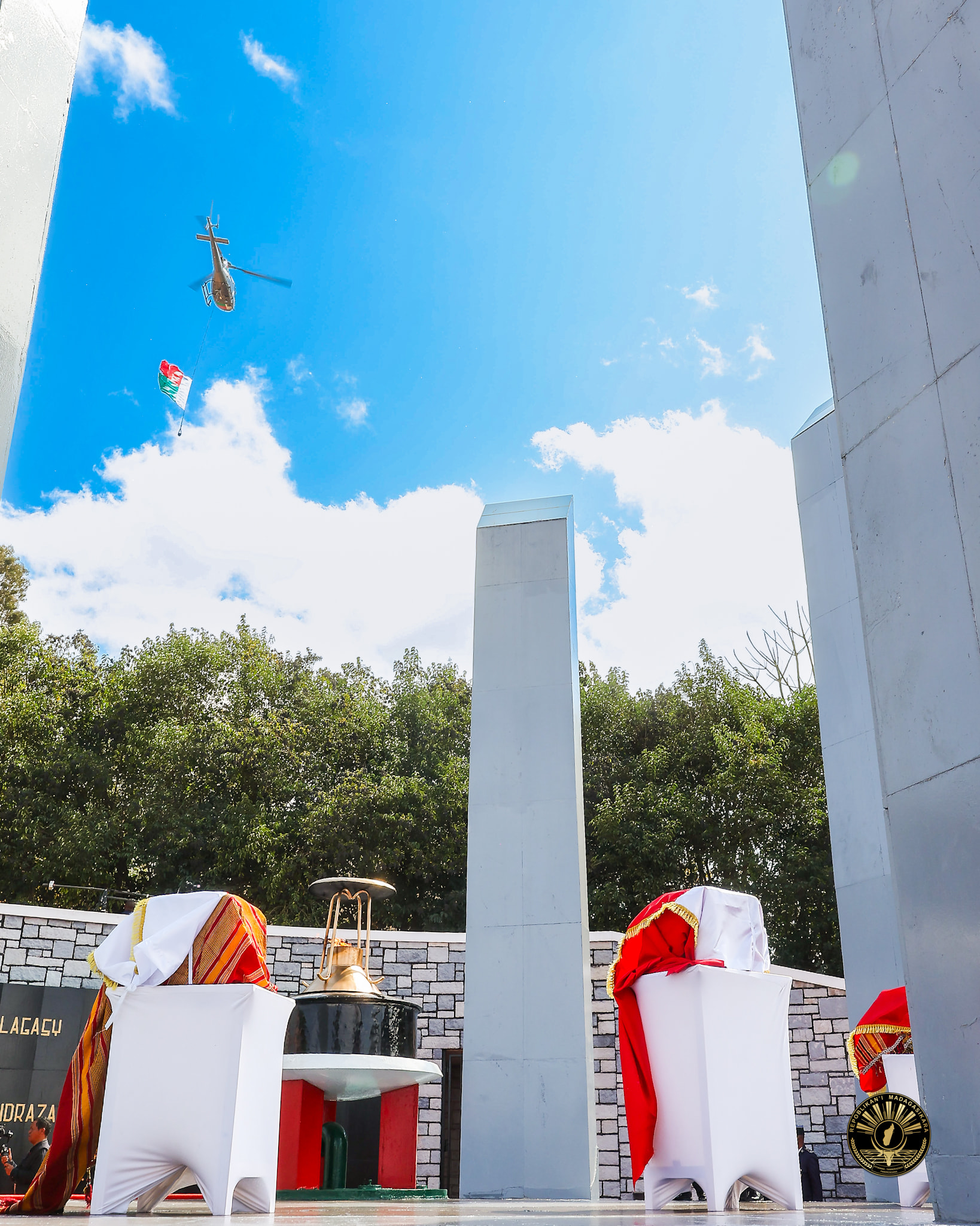 TONTOSA OMALY TENY AMIN' NY FASAN' NY MAHERIFO AVARATR' AMBOHITSAINA NY LANONANA ARA-MIARAMILA HO FANOMEZAM-BONINAHITRA SY FAMERENAN-KASINA NY AMPANJAKA TOERA SY IREO MPITARI-TAFIKA ROA LAHY LAVO HO AN' NY TANINDRAZANA TAMIN' NY 1897