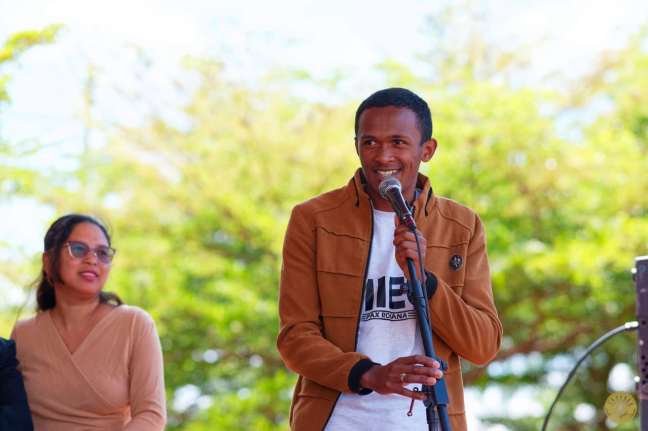 NIJERY IFOTONY NY OLAN' NY MPIANATRA TENY AMIN' NY SEKOLY AMBONY POLYTEKNIKA VONTOVORONA SY NY ONIVERSITEN' ANKATSO NY KOLONELY RAMPANARIVO SOLOFONIAINA THIERRY