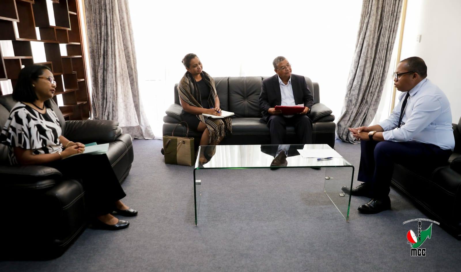 VOARAIN' NY MINISITRY NY SERASERA SY NY KOLONTSAINA GASCAR FENOSOA ANDROANY IHANY KOA IREO FEHIN-KEVITRA AVY AMIN'IREO MPISEHATRA ARA-KOLONTSAINA