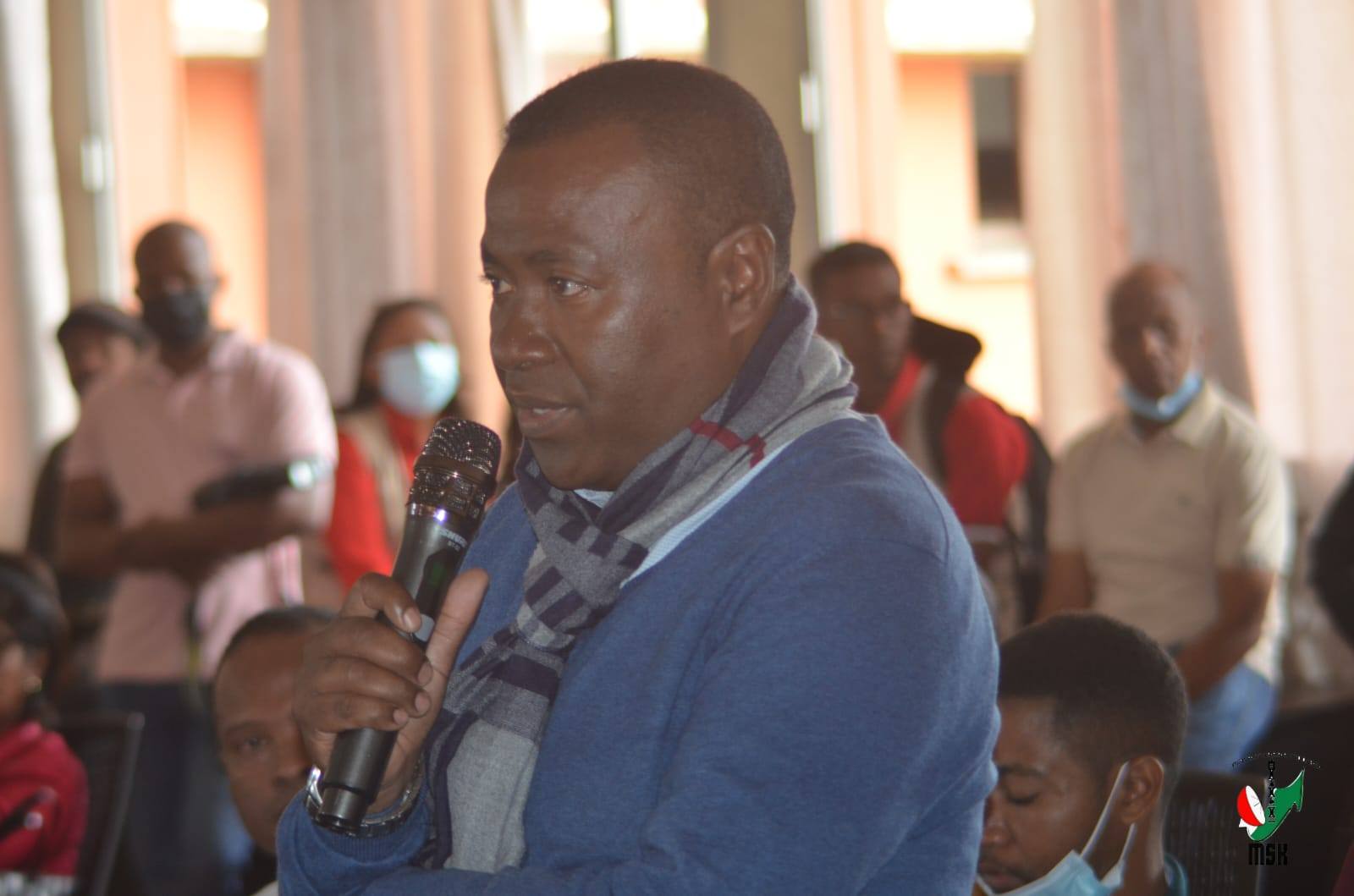 NIARA-NIDINIKA TAMIN'IREO TOMPONY HAINO VAKY JERY NY MOMBA NY TNT