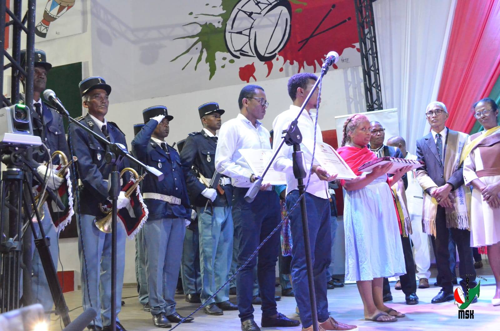 HANAO ADISISIKA HAHAZOAN' NY MPIKABARY MALAGASY MARI-PAHAIZANA ARA-PANJAKANA MISY TOMBOKASE MENA NY MINISITRA GASCAR FENOSOA