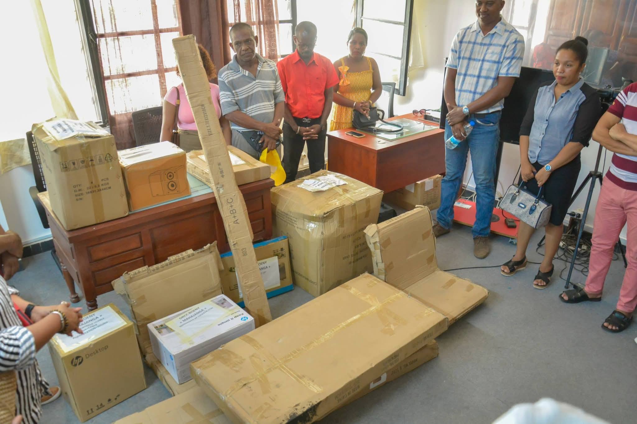 NAHAZO FITAOVANA VAOVAO AVY AMIN' NY MINISTERAN' NY SERASERA SY NY KOLONTSAINA NY FITALEAVAM-PARITRA BOENY