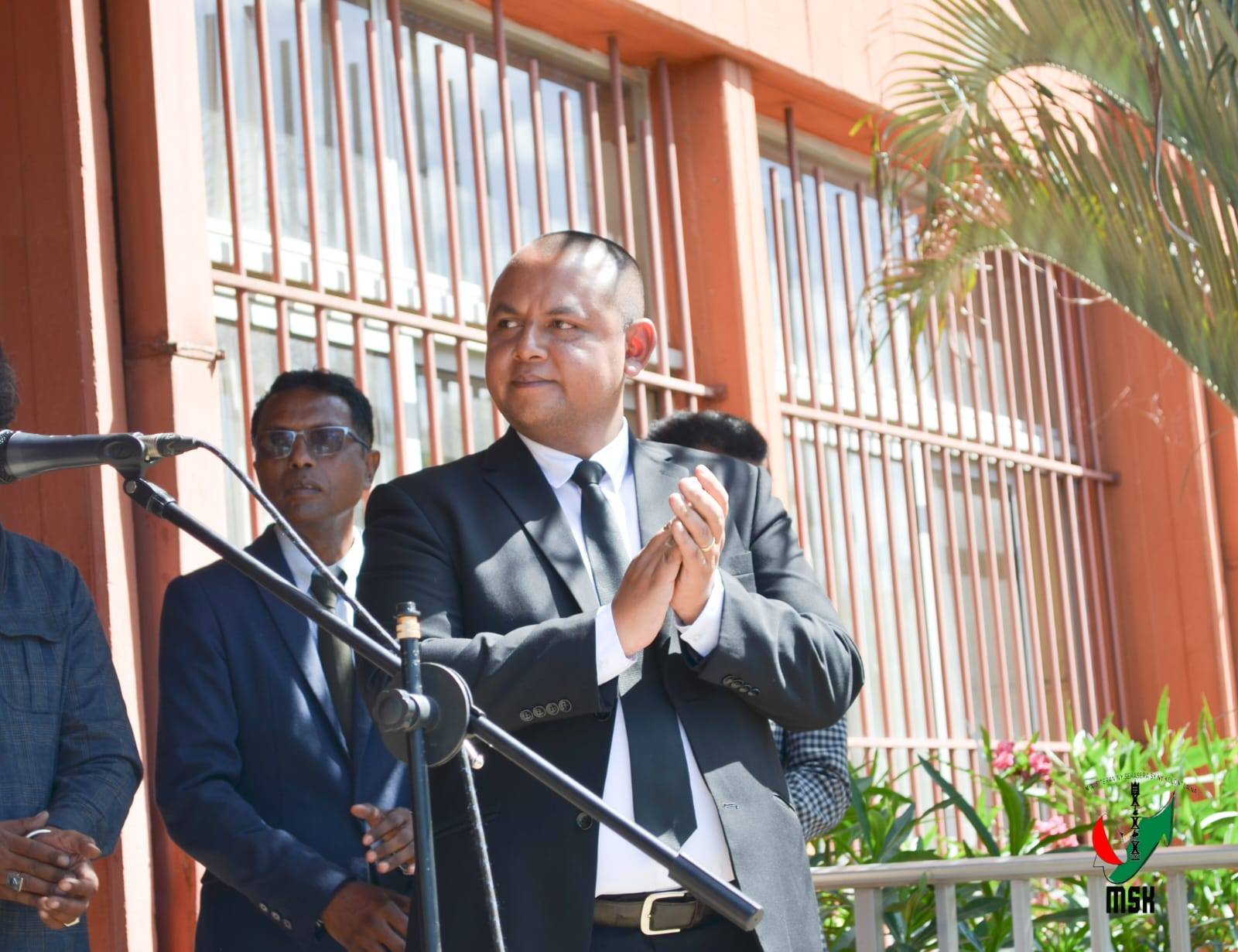 FANANGANAN-TSAINA FANAO ISAKY NY VOALOHAN' NY VOLANA