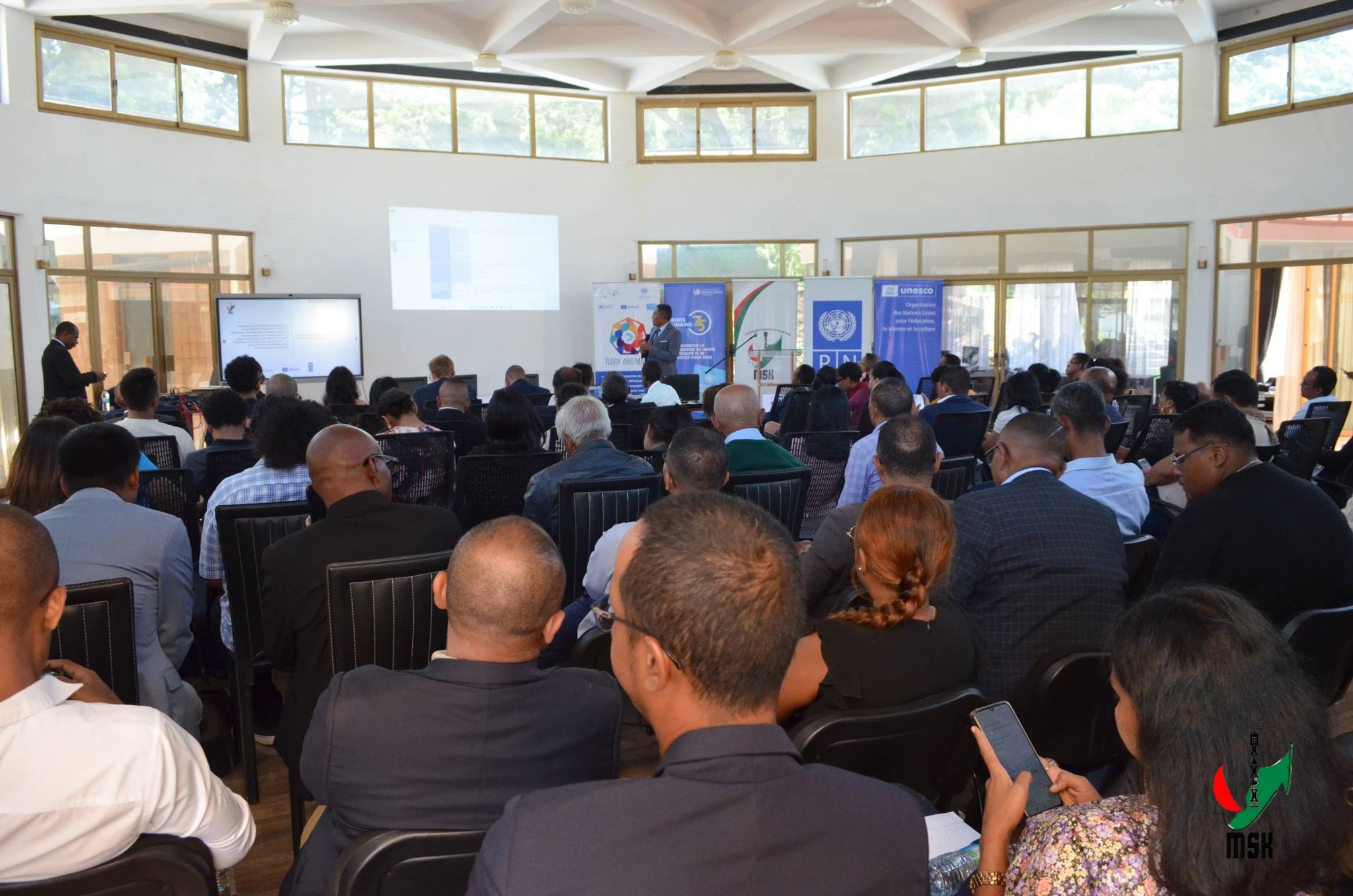 MAMOLAVOLA LALANA MIARO NY MPANAO GAZETY SY NY FAHALALAHANA MANEHO HEVITRA NY MINISTERAN' NY SERASERA SY NY KOLONTSAINA MIARAKA AMIN' NY KOMITY IVONDRONAN' NY MPANAO GAZETY