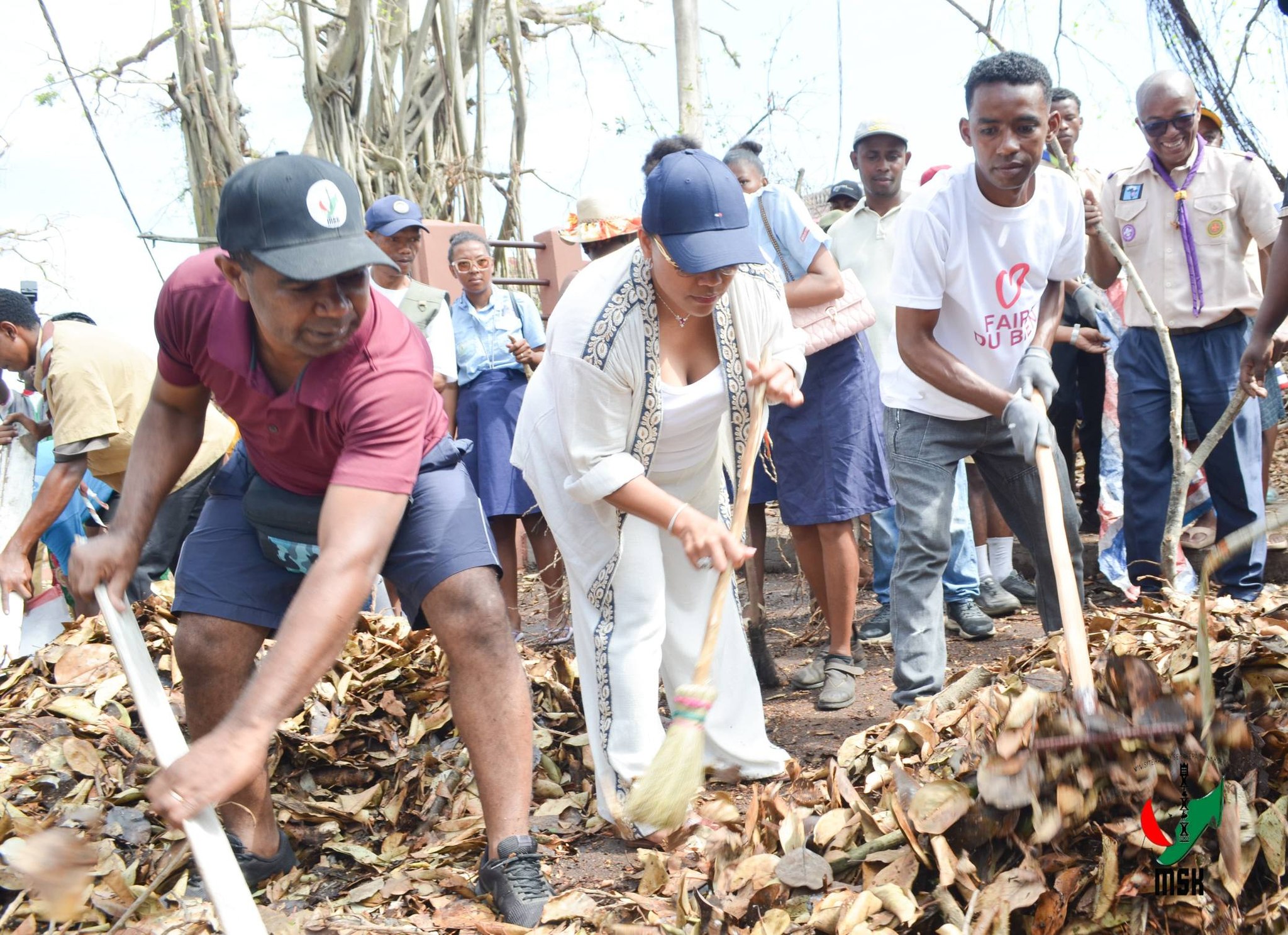 MPIROTSAKA AN-TSITRAPO MARO NO NIARA-NIENTANA TAMIN' NY MINISTERAN' NY SERASERA SY NY KOLONTSAINA NANADIO NY MOZEA VAVITIANA TOAMASINA