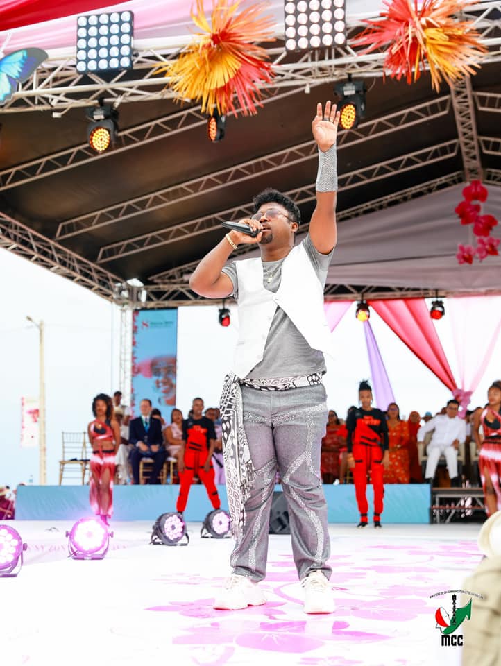 MANAN-KASINA NY VEHIVAVY ! MANAN-DANJA NY FANIRIANY, MENDRIKA HO TANTERAHINA NY NOFINOFINY