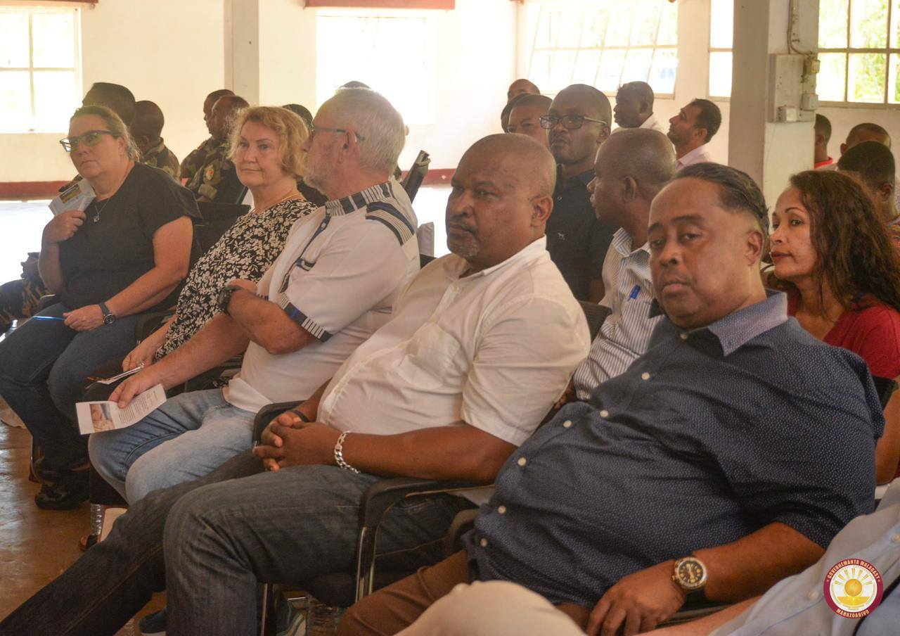 BASE TOLIARA VONONA HIFANOME TANANA NY RAY AMAN-DRENY SY NY MPANAO POLITIKA ATY AN-TOERANA HO AN' IO TETIKASA IO