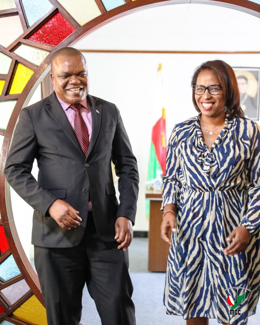 TONGA NANATANTERAKA FITSIDIHINA ARA-POMBA PANJAKANA NY MINISITRY NY SERASERA SY NY KOLONTSAINA MARA VOLAMIRANTY DONNA TETSY AMIN' NY BIRAO FIASANY NY AMBASADAORIN' I AFRIKA ATSIMO CHABANE KHAZAMULA MIASA SY MONINA ETO MADAGASIKARA