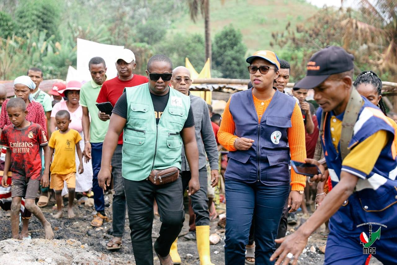TONGA NIJERY MIVANTANA NY VAHOAKAN' I NOSY VARIKA NY FITONDRAM-PANJAKANA TAMIN' NY ALALAN'NY MINISTRY NY SERASERA SY NY KOLONTSAINA