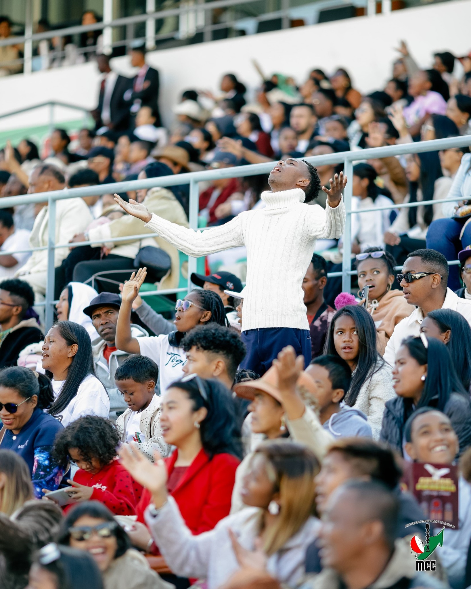 ANTSAM-PIDERANA HO AN' NY FIRENENA