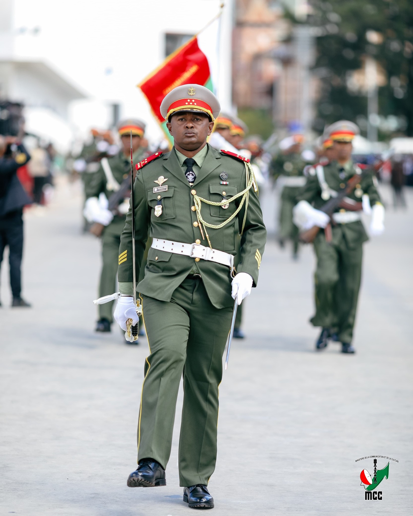 " KOA AOKA NY FILAMATRY NY REPOBLIKAN' I MADAGASIKARA HIREDONA MAFY AO AM-PONAREO TSIRAIRAY AVY "