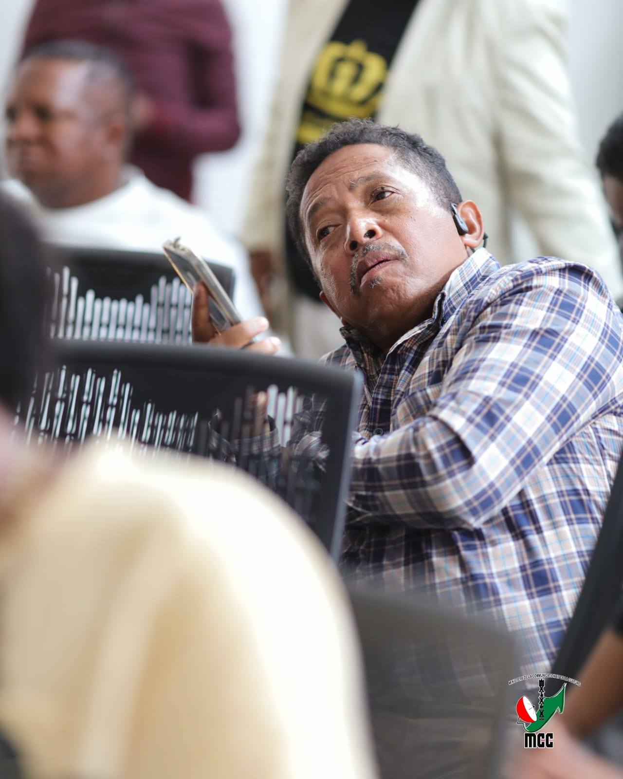 TAO ANATY FIRAHALAHIANA NY FIHAONANA NANAOVANA DINIDINIKA TEO AMIN' IREO MPANAKANTO SY NY MINISITRA MPIAHY