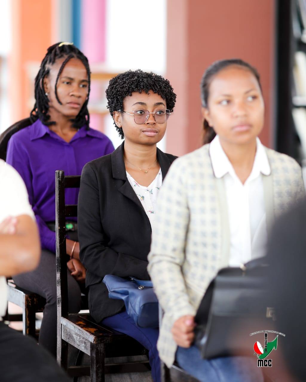 NORAISIN' NY MINISTERAN' NY SERASERA SY NY KOLONTSAINA IREO TANORA MPILATSAKA AN-TSITRAPO HO ANY FRANTSA