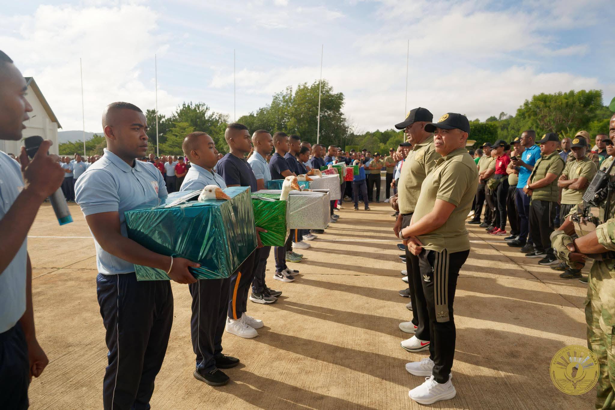 NY MANAMBONINAHITRA IZAO NO ANTENAIN' NY VAHOAKA