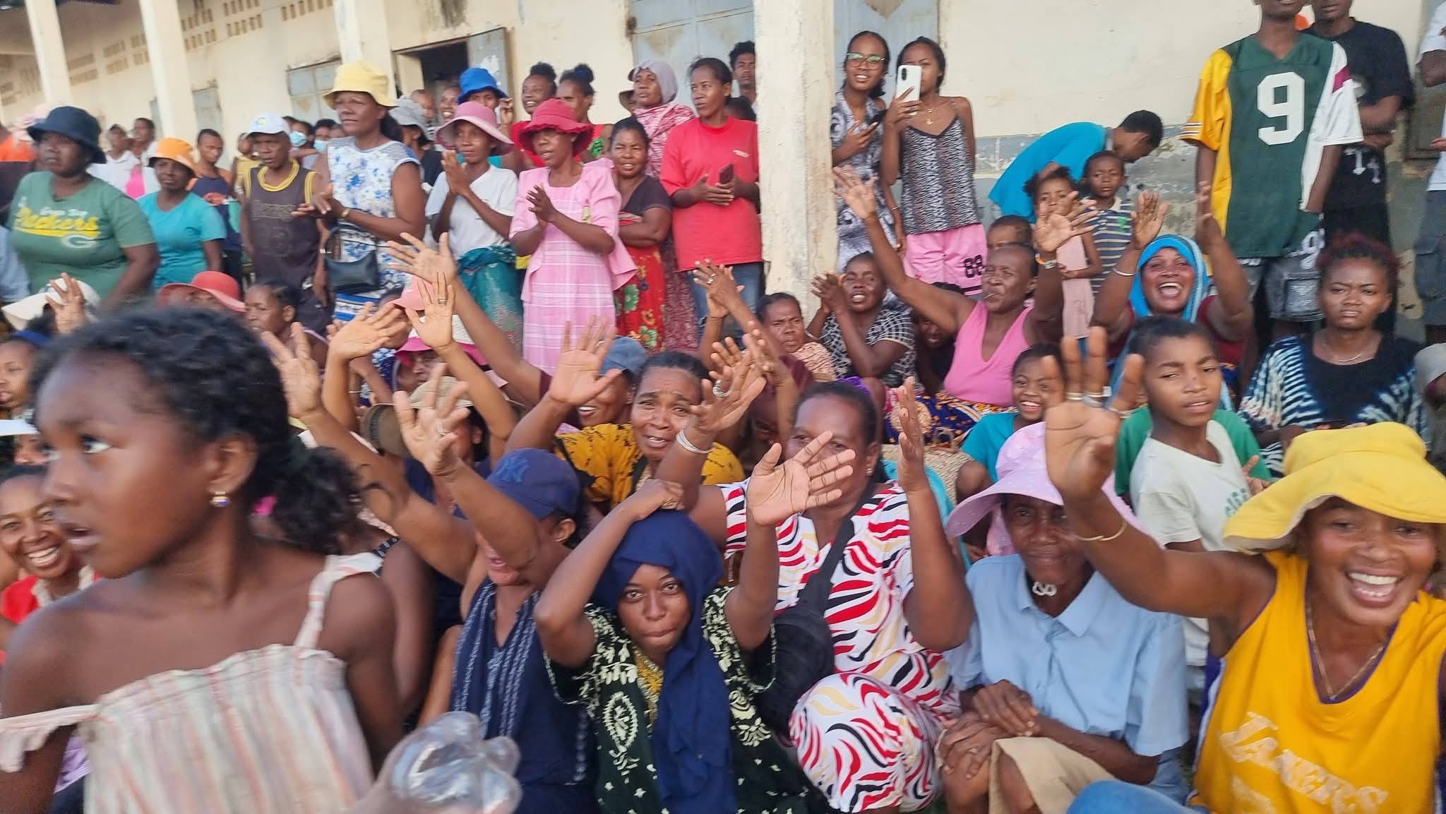 IARA-MISALAHY AMIN' IREO TOMPON' ANDRAIKITRA ISAN' AMBARATONGANY MANAO NY FAMERENANA AMIN' NY LAONINY NY FIAINAM-BAHOAKA SY NY FANARENANA NY TAKAITRA NAVELAN' NY RIVODOZA FYTIA NY FILOHA RANDRIANIRINA MICHAEL