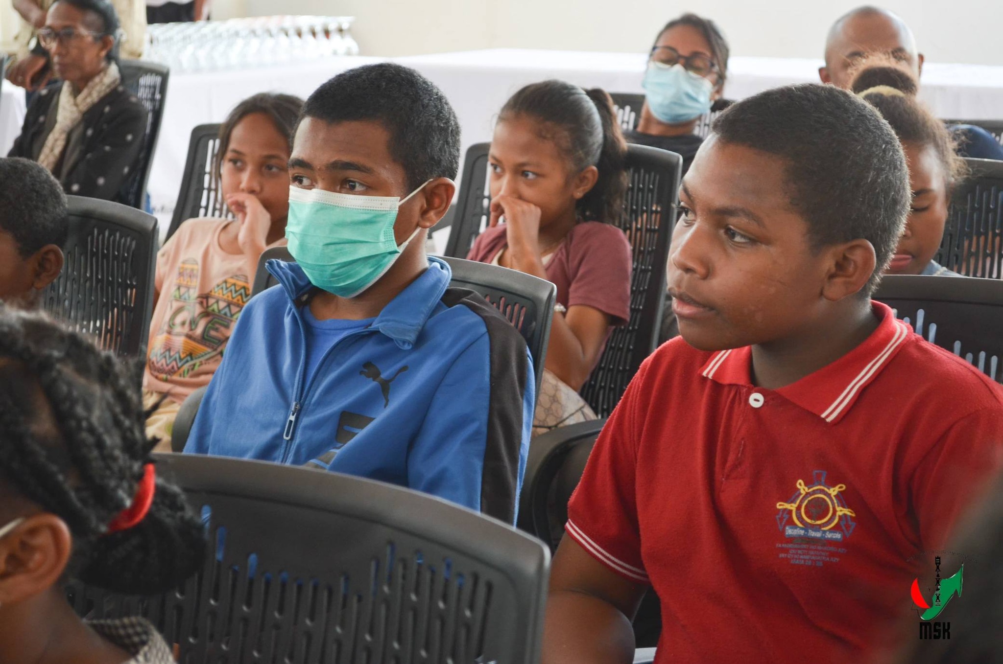 FAMPIROBOROBOANA NY TONTOLON' NY BOKY ATAON' NY MINISTERAN' NY SERASERA SY NY KOLONTSAINA NAMPAHAFANTATRA ANDROANY NY DIARIN' I ANNE FRANK VITA TENY MALAGASY