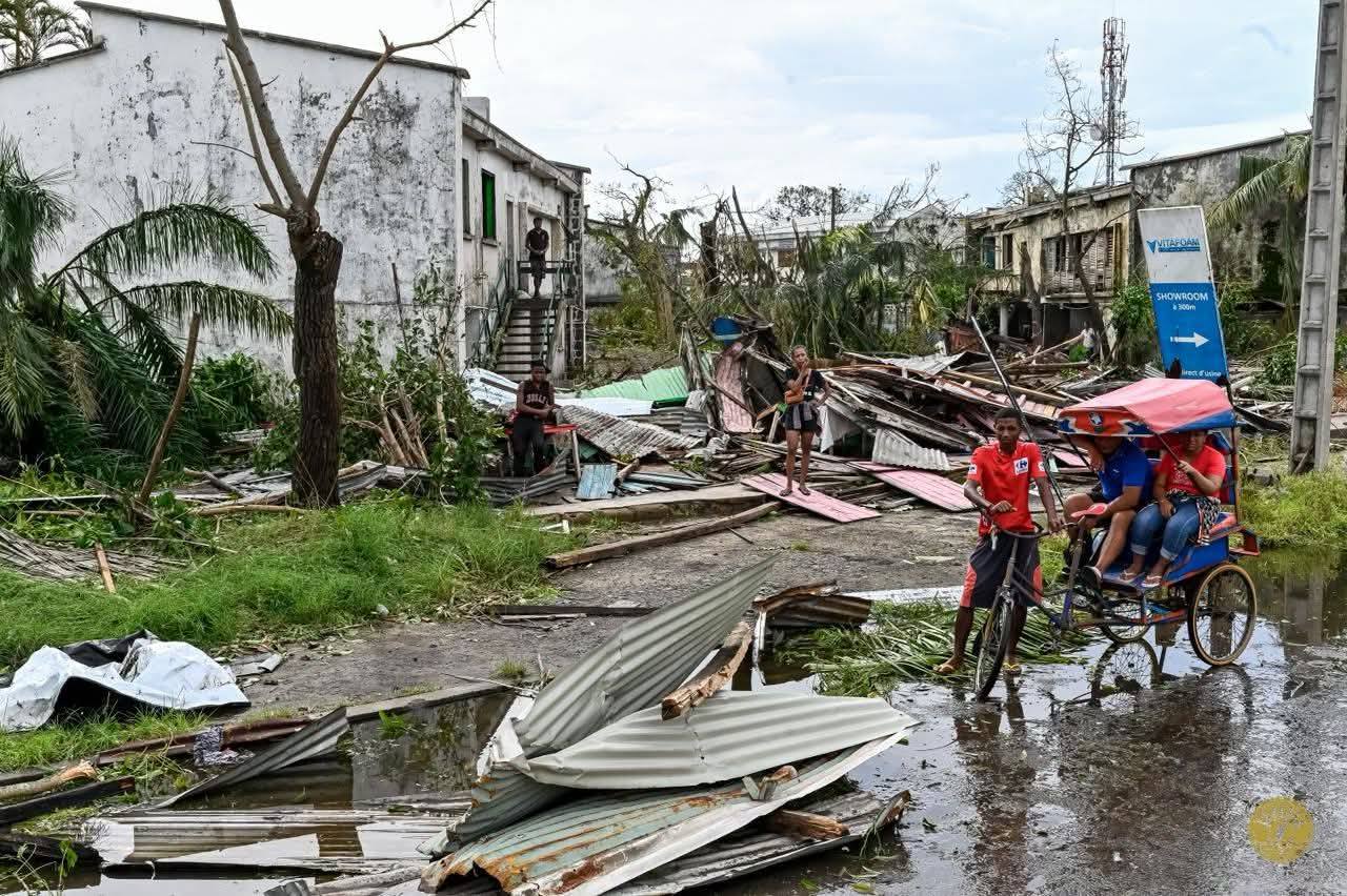 "HIARA-HIATRIKA SY HIOMBOM-PO AMIN' NY VAHOAKAN' NY FARITRA ATSINANANA NO NAHATONGAVAKO ETO" HOY NY FILOHAN' NY REPOBLIKAN' I MADAGASIKARA NY KOLONELY RANDRIANIRINA MICHAEL