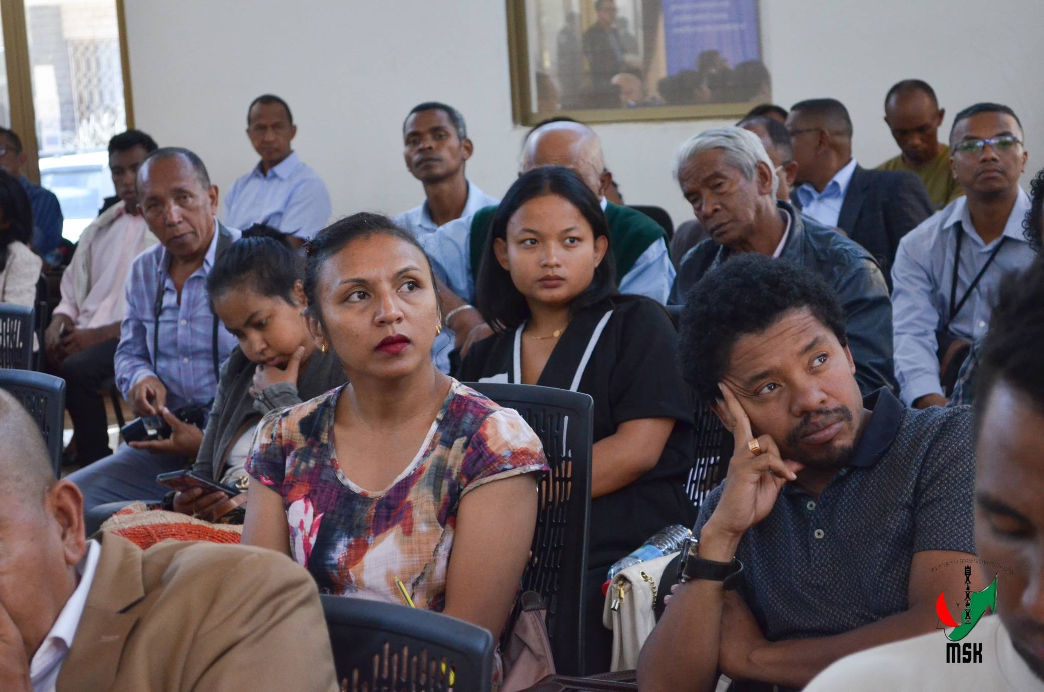 MAMOLAVOLA LALANA MIARO NY MPANAO GAZETY SY NY FAHALALAHANA MANEHO HEVITRA NY MINISTERAN' NY SERASERA SY NY KOLONTSAINA MIARAKA AMIN' NY KOMITY IVONDRONAN' NY MPANAO GAZETY