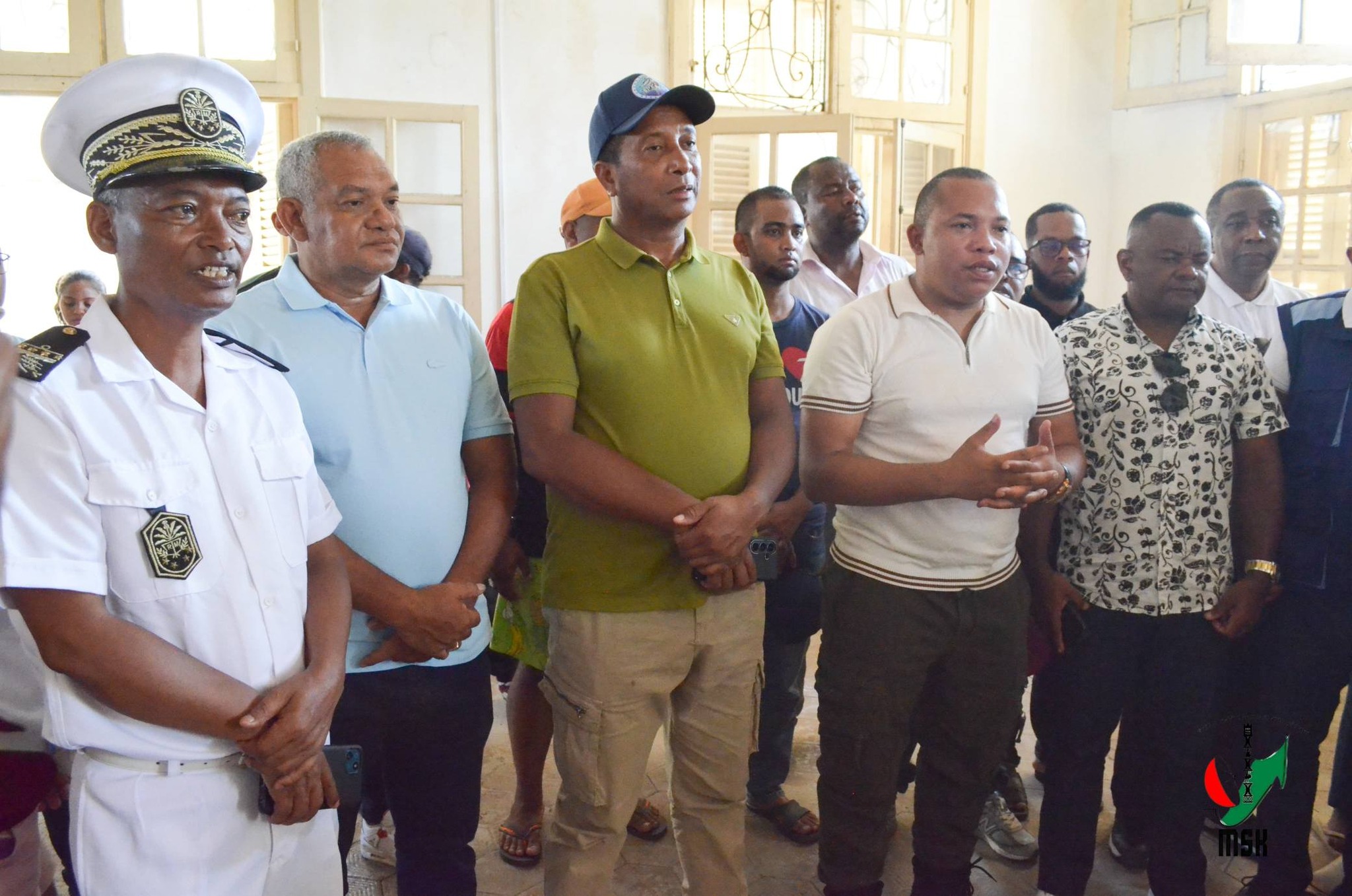 NIVIMBINA IZAY VOATSIRAMBIN' NY TANANY NY MINISTERAN' NY SERASERA SY NY KOLONTSAINA HANAMAIVANANA NY VESATRY NY RIVODOZA GEZANI