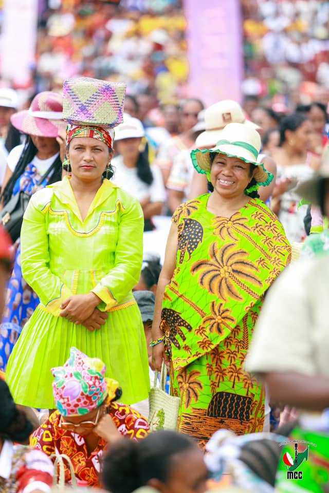 MANAN-KASINA NY VEHIVAVY ! MANAN-DANJA NY FANIRIANY, MENDRIKA HO TANTERAHINA NY NOFINOFINY