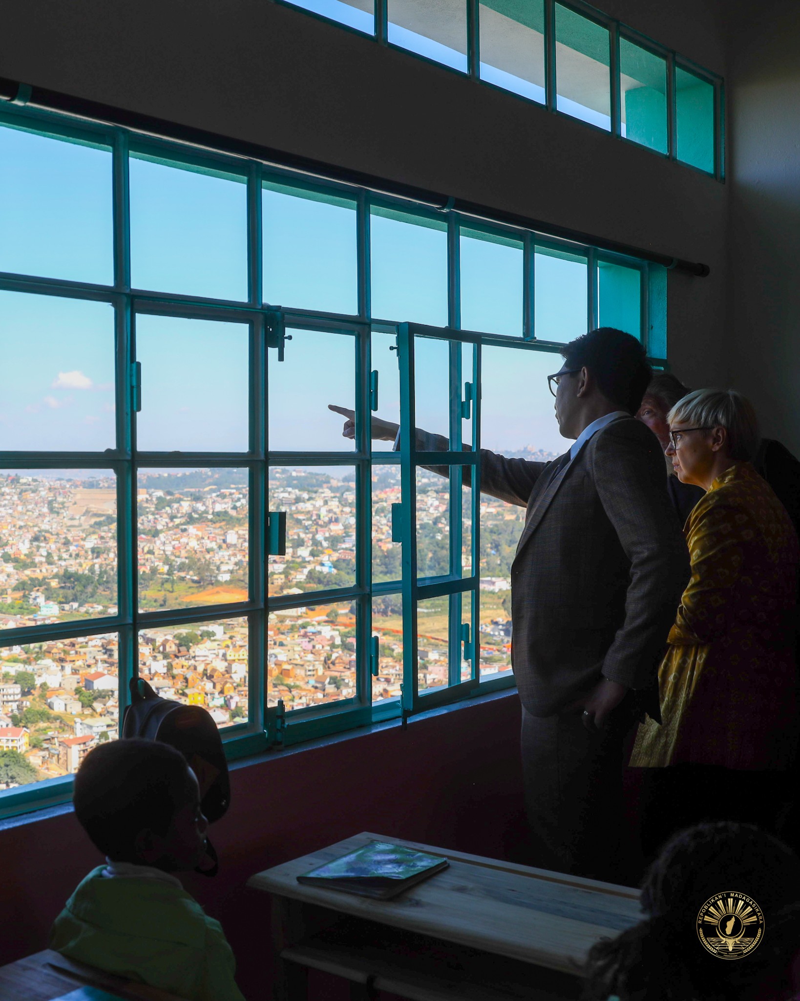 FENO FIHETSEM-PO NY ANDRO FAHAROAN' NY FITSIDIHANA ARA-PANJAKANA ATAON' NY FILOHA NATASA PIRC MUSAR ETO AMINTSIKA