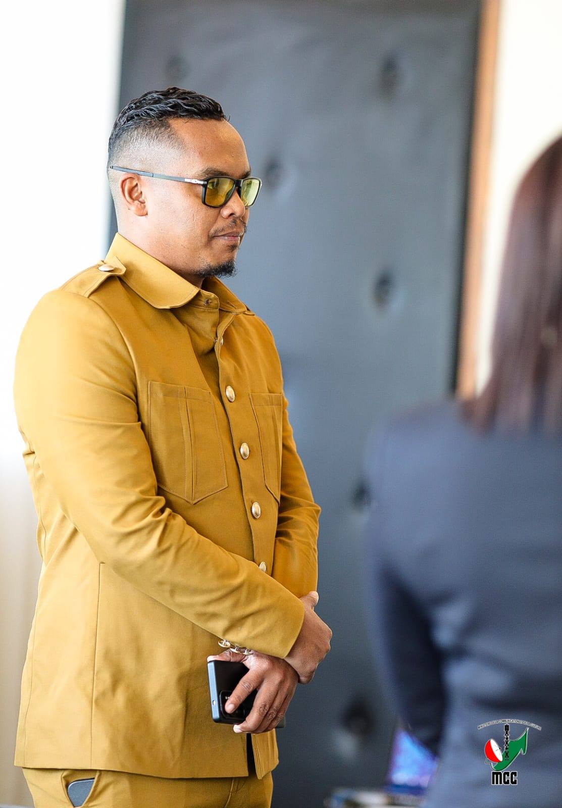 HAMAFISINA HATRANY NY SERASERA MBA HIPAKA ENY IFOTONY IREO ASA FAMPANDROSOANA ISAM-PARITRA