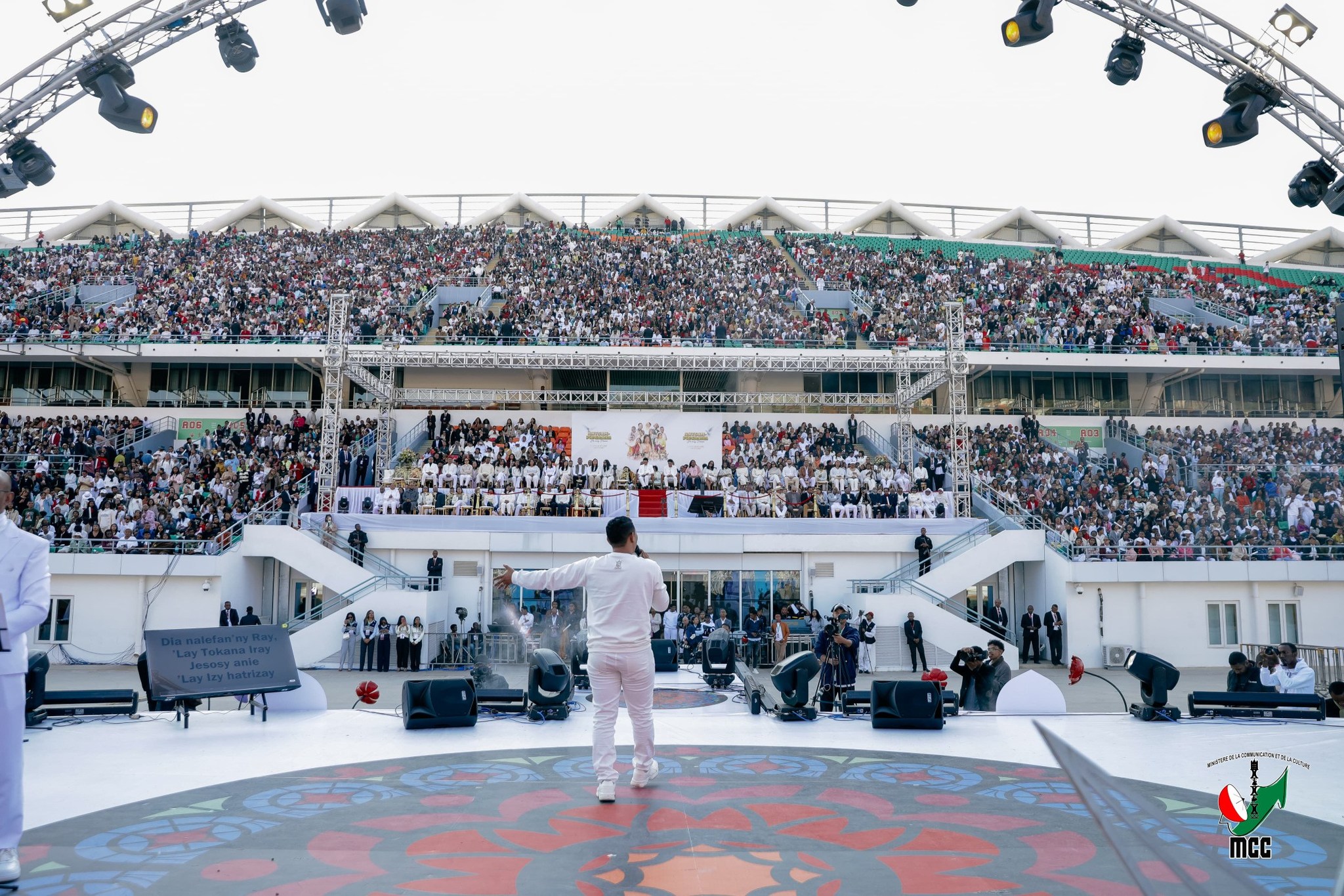 ANTSAM-PIDERANA HO AN' NY FIRENENA