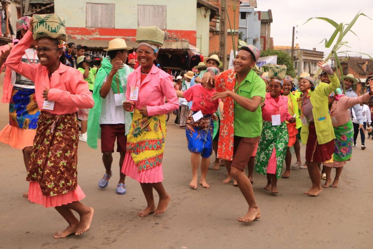 NY DISTRIKAN' AMBOSITRA NO NANDRAY NY ANDIANY FAHA 15 NY VOLAMBETOHAKA