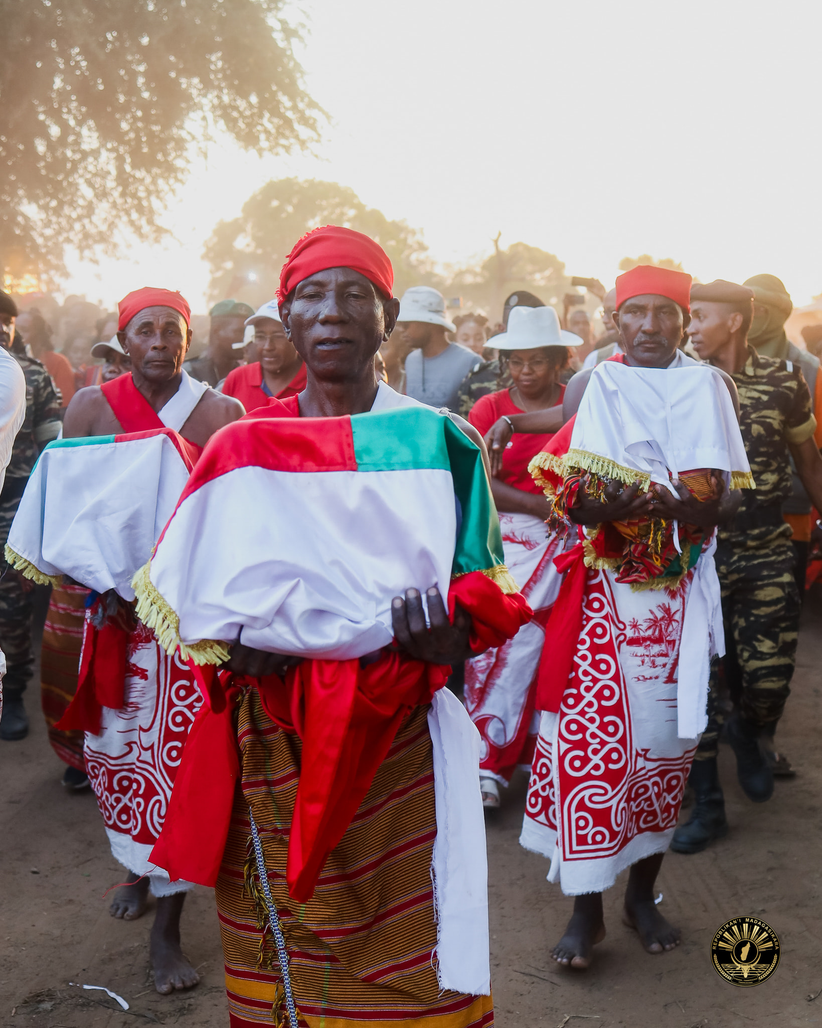 NY FANDRAISAN' NY VAHOAKAN' NY FARITRA MENABE NY KABESON' NY AMPANJAKA TOERA SY IREO MPITARI-TAFIKA ROA LAHY