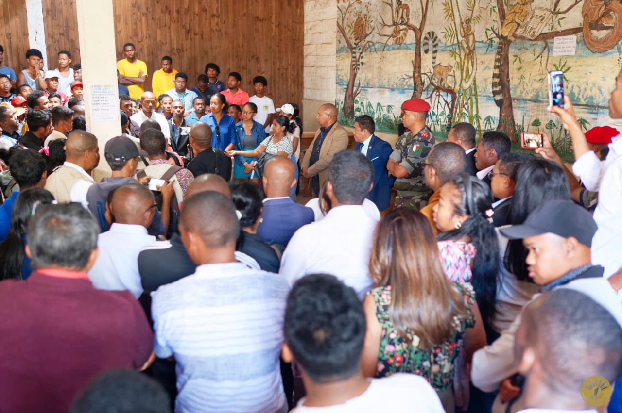 NIJERY IFOTONY NY OLAN' NY MPIANATRA TENY AMIN' NY SEKOLY AMBONY POLYTEKNIKA VONTOVORONA SY NY ONIVERSITEN' ANKATSO NY KOLONELY RAMPANARIVO SOLOFONIAINA THIERRY