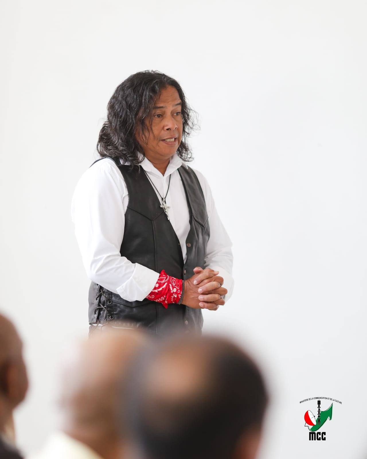 TAO ANATY FIRAHALAHIANA NY FIHAONANA NANAOVANA DINIDINIKA TEO AMIN' IREO MPANAKANTO SY NY MINISITRA MPIAHY