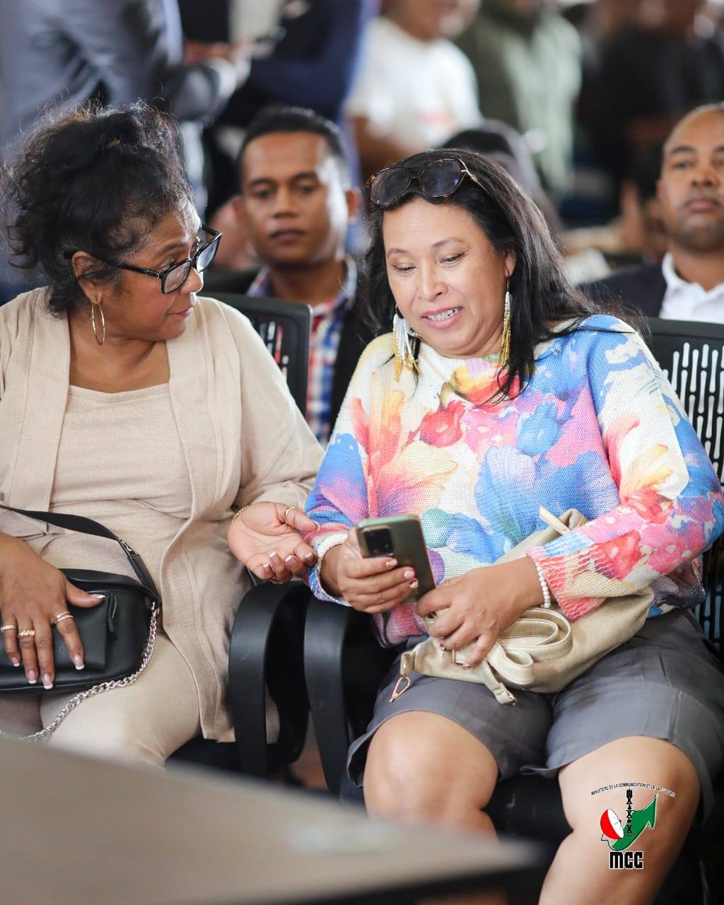 NANDRAY NY ASANY NANOMBOKA ANDROANY NY SEKRETETA JENERALY VAOVAO EO ANOVON' NY MINISTERAN' NY SERASERA SY NY KOLONTSAINA RASOLOFOARIJAONA MIARY