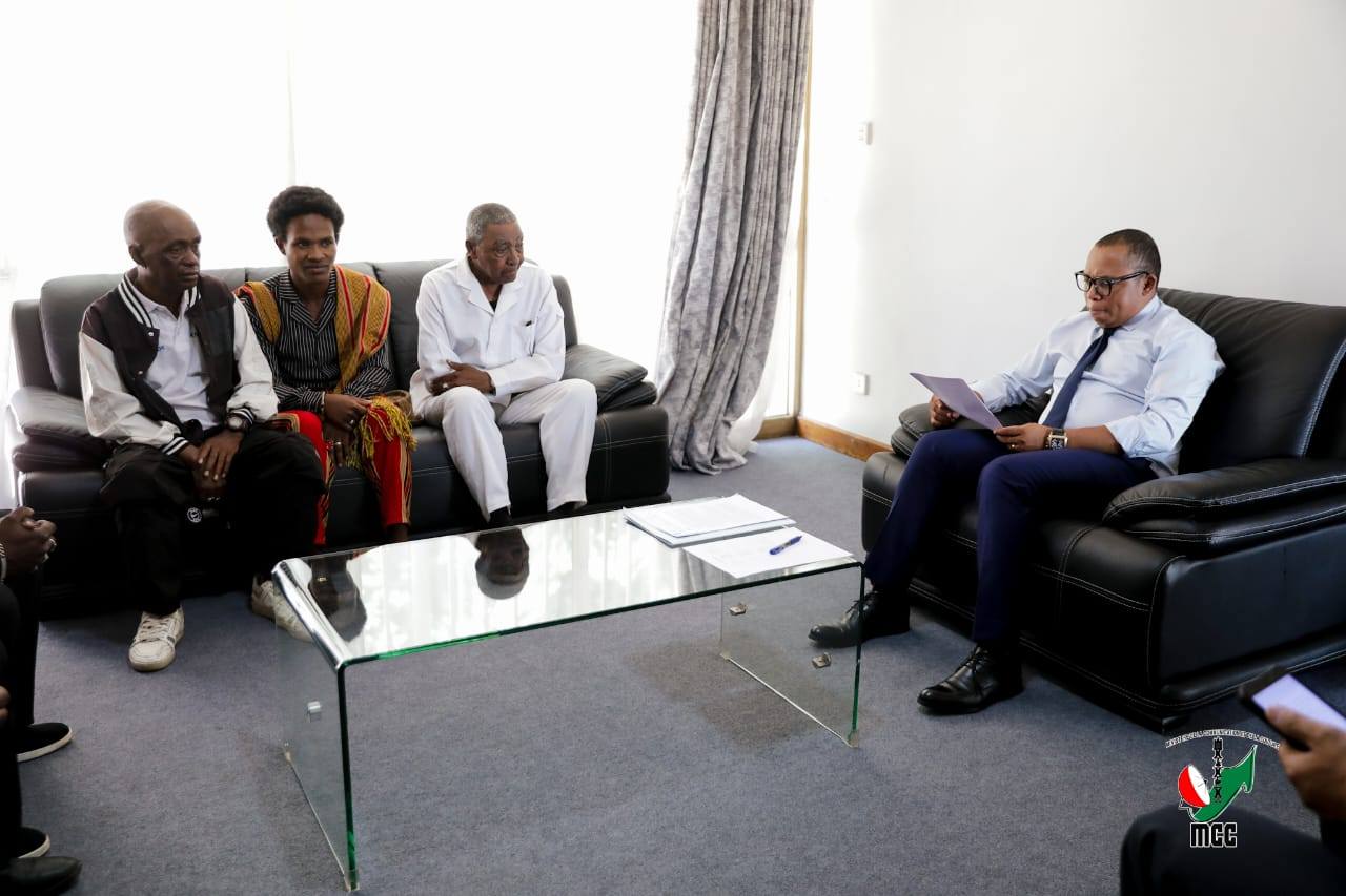 VOARAIN' NY MINISITRY NY SERASERA SY NY KOLONTSAINA GASCAR FENOSOA ANDROANY IHANY KOA IREO FEHIN-KEVITRA AVY AMIN'IREO MPISEHATRA ARA-KOLONTSAINA