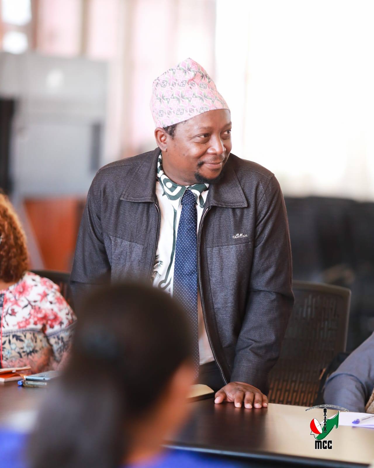 NOTANTERAHINA ANDROANY ZOMA 28 NOVAMBRA 2025 NY FIHAONANA NARAHINA FIVORIANA ARAK'ASA TEO AMIN'NY MINISITRA GASCAR FENOSOA SY IREO TALEM-PARITRY NY SERASERA SY NY KOLONTSAINA