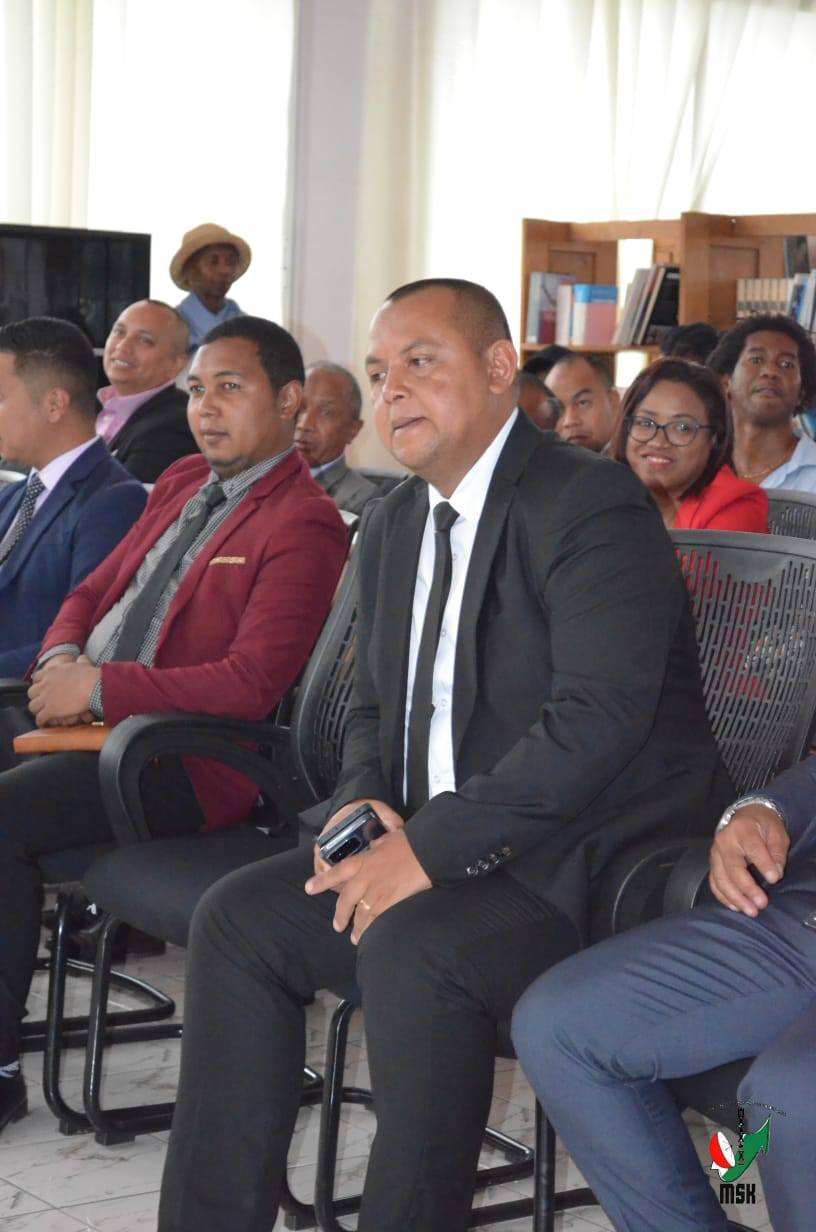 TOMPON' ANDRAIKITRA AMBONY MAROMARO EO ANIVON' NY MINISTERAN' NT SERASERA SY NY KOLONTSAINA NO NANDRAY NY ASANY ANDROANY ALAROBIA 10 DESAMBRA 2025 TAORIAN' NY NAHAVOATENDRY AZY IREO NANDRITRA NY FILAN-KEVITRY NY MINISITRA NY ALATSINAINY 08 DESAMBRA 2025 L