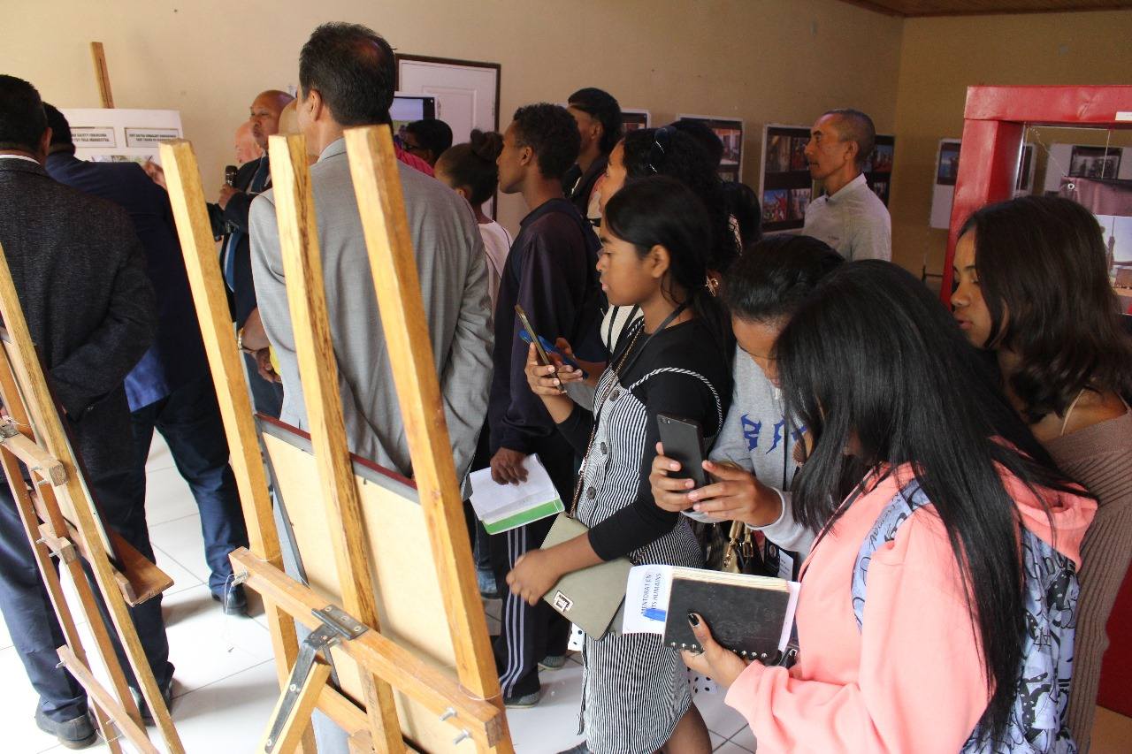 NASEHO AN-TSARY ANDRAONY ALAROBIA 10 DESAMBRA 2025 TESTY AMIN' NY TRANO SARY AMBOHIDAHY IREO DINGANA SY LALANA NANDALOVAN' NY ASA FANAOVAN-GAZETY TETO MADAGASIKARA SY NY FIATREHAN' NY MPANAO GAZETY NY ASANY AN-TAONANY MARO